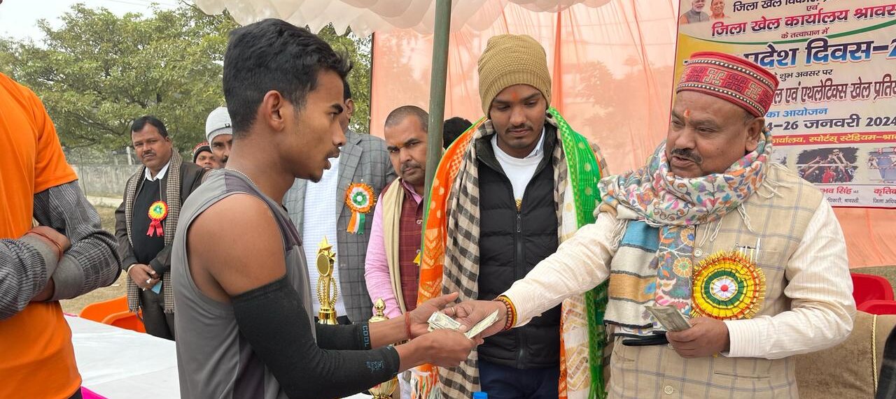 विधायक ने उत्तर प्रदेश दिवस-2024 के अवसर पर आयोजित खेल प्रतियोगिताओं का किया समापन