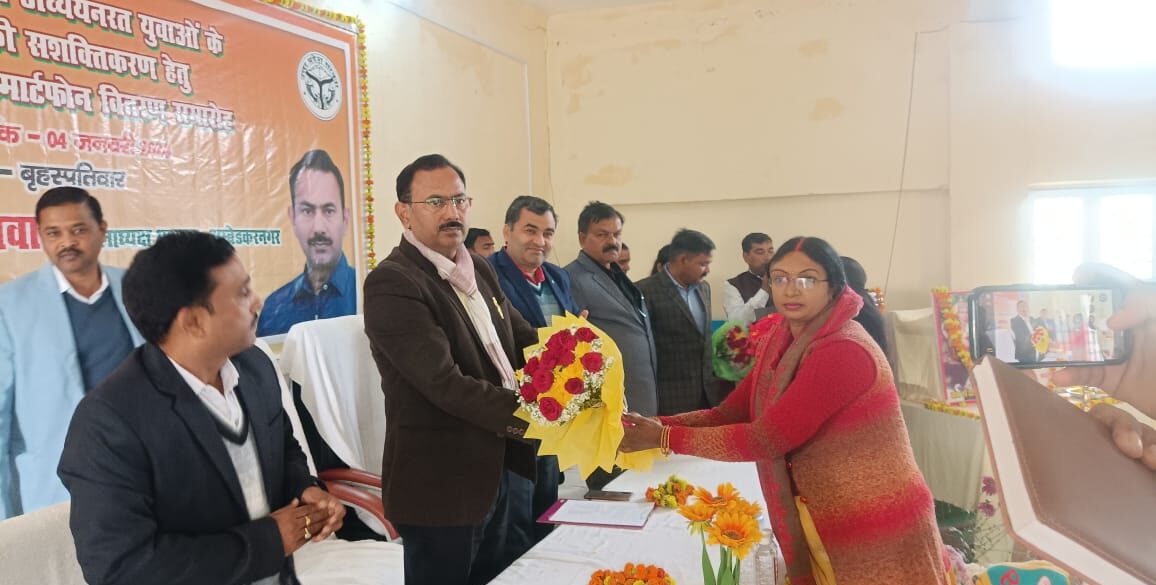टैबलेट और स्मार्ट फोन छात्र छात्राओं में लायेगा शिक्षा में क्रांति-त्रयम्बक तिवारी
