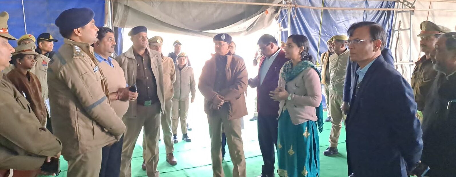 जिलाधिकारी एवं पुलिस अधीक्षक ने कटरा श्रावस्ती में श्री मोरारी बापू जी के प्रस्तावित कार्यक्रम के दृष्टिगत कार्यक्रम स्थल का निरीक्षण कर लिया जायजा