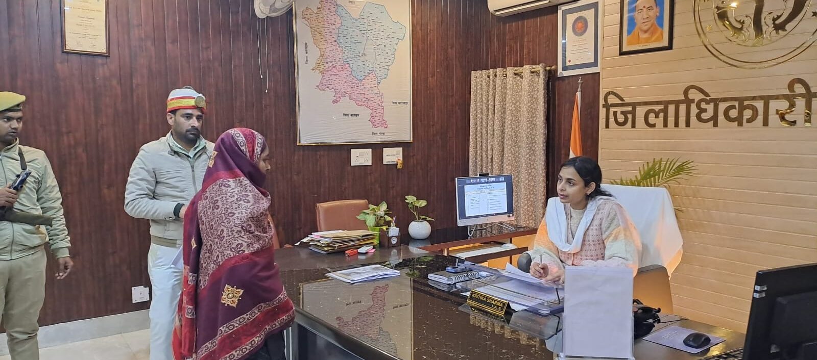 जिलाधिकारी ने जनता दर्शन के दौरान सुनी जनसमस्याएं