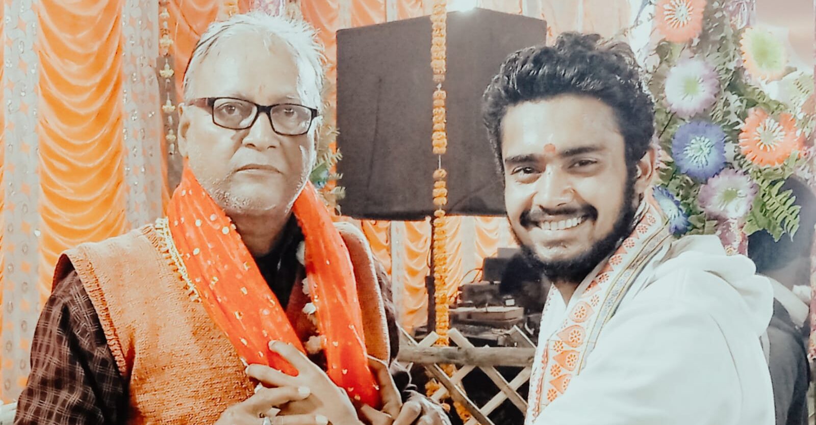 अयोध्या धाम के पंडित राज कुमार शास्त्री ने वरिष्ठ समाज सेवी व पत्रकार डॉ अरविन्द वर्मा को किया सम्मानित
