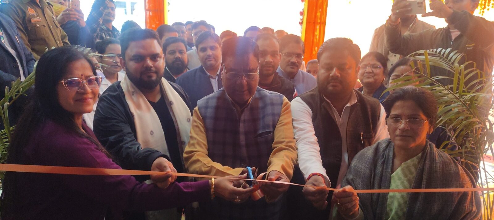 सांसद बहराइच अक्षयवर लाल गोंड ने किया अमृत फार्मेसी का शुभारम्भ