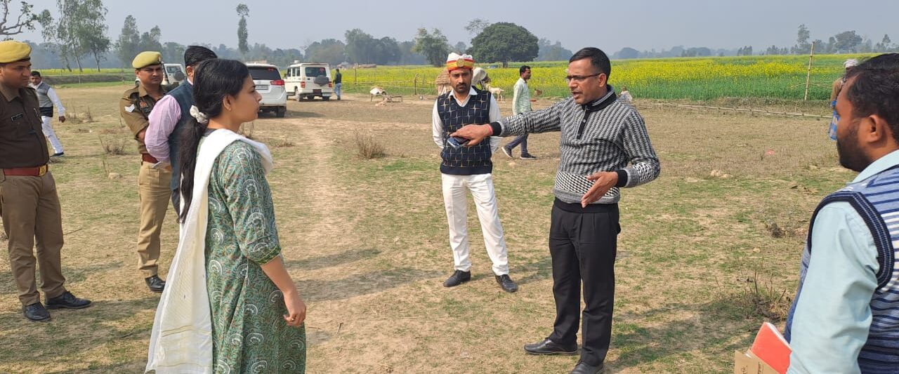 खाली पड़ी चारागाह की भूमि में पौधे लगाकर करायी जाए तारबंदी-जिलाधिकारी