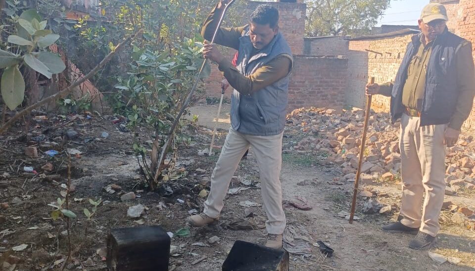 15 लीटर अवैध कच्ची शराब के साथ 02 अभियोग पंजीकृत