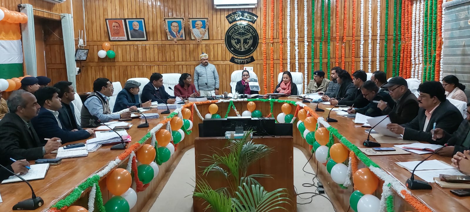 निर्वाचन व्यवस्थाओं की समीक्षा के लिए डीएम की अध्यक्षता में सम्पन्न हुई बैठक