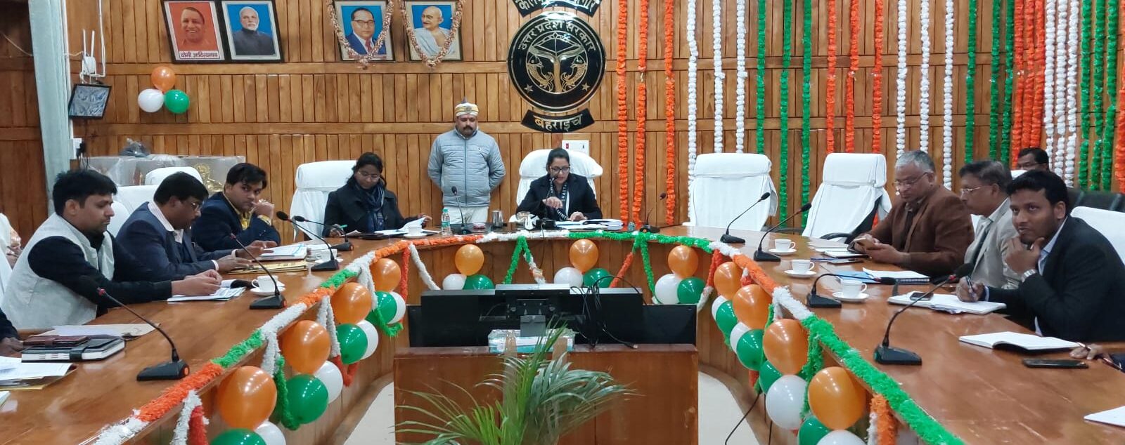 डीएम की अध्यक्षता में सम्पन्न हुई बेसिक शिक्षा विभाग की समीक्षा बैठक