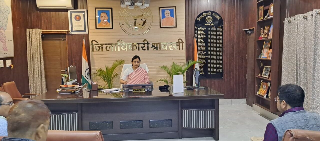 हाॅट कुक्कड मील योजना का शत-प्रतिशत केन्द्रों पर कराया जाए संचालन-जिलाधिकारी
