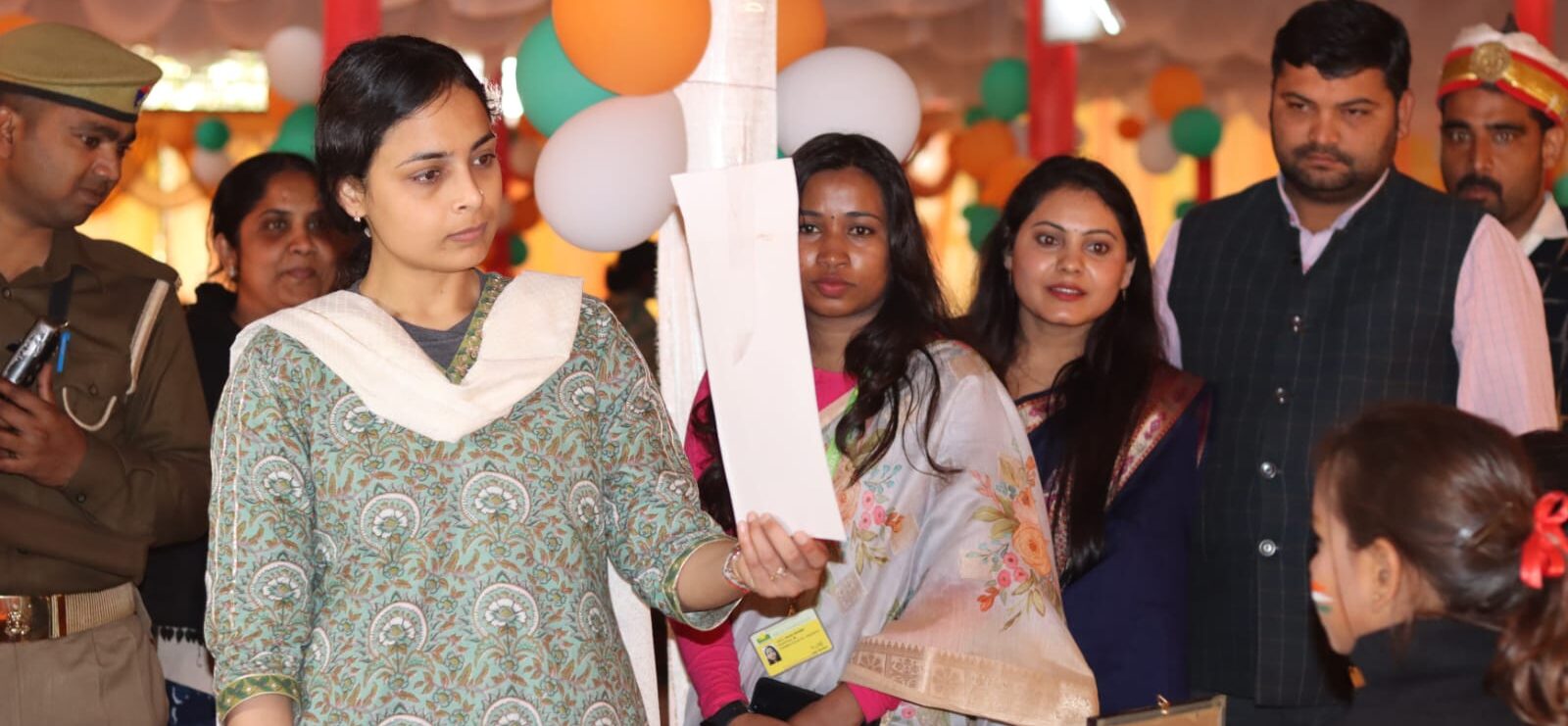 परिषदीय विद्यालयों में आधुनिक शिक्षा को बढ़ावा देकर शिक्षा पद्धति को मजबूत करना ही उद्देश्य-जिलाधिकारी