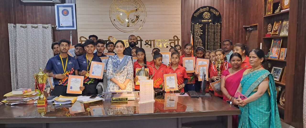 श्रावस्ती की टीम ने बलिया को हराकर खिताब किया अपने नाम