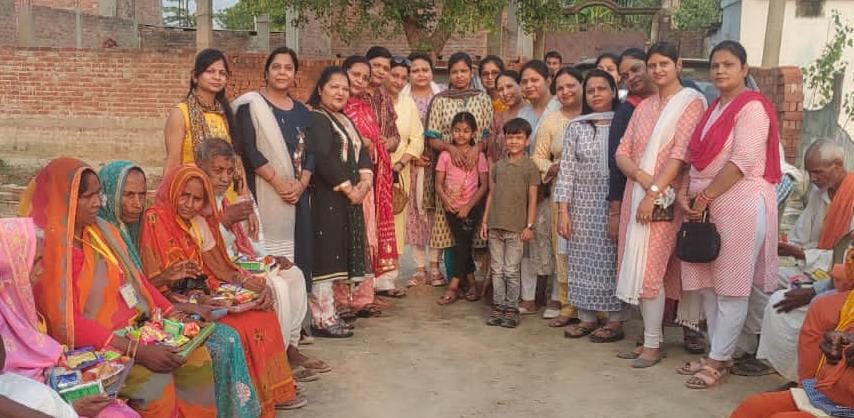 मारवाड़ी युवा मंच ने मातृ दिवस पर अंगवस्त्र बांटे