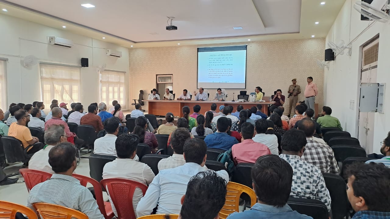 माइक्रो ऑब्जर्वर मतदान केंद्रों पर मतदान के दौरान रखेंगे व्यापक निगरानी-प्रभारी अधिकारी कार्मिक