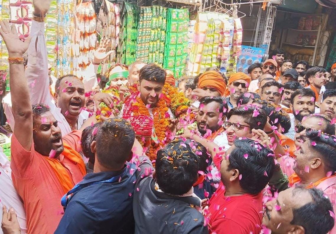 रक्षा मंत्री राजनाथ सिंह के पक्ष में वोट करने की अपील
