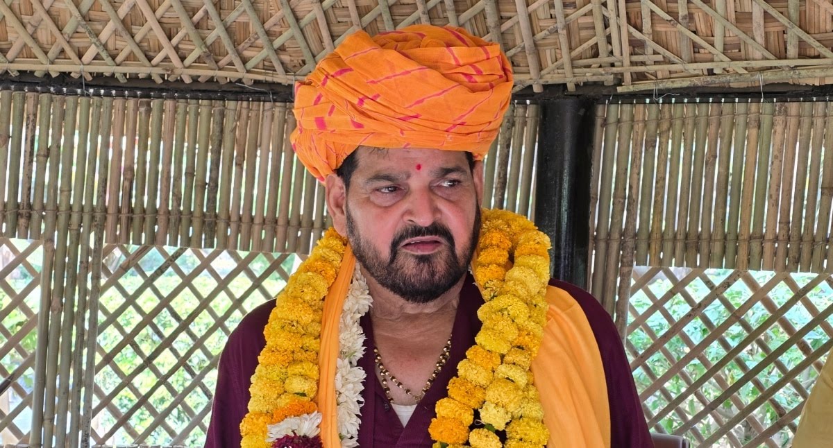 कैसरगंज में वोटिंग से ठीक पहले राजनीति गरमाई