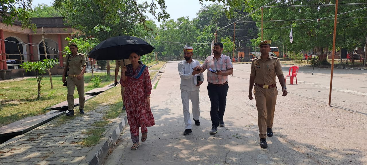 परिसर का भ्रमण कर सुरक्षा व्यवस्था को परखा, सभी व्यवस्थाओं को मतगणना से पहले पूरा कराये जाने के दिये निर्देश
