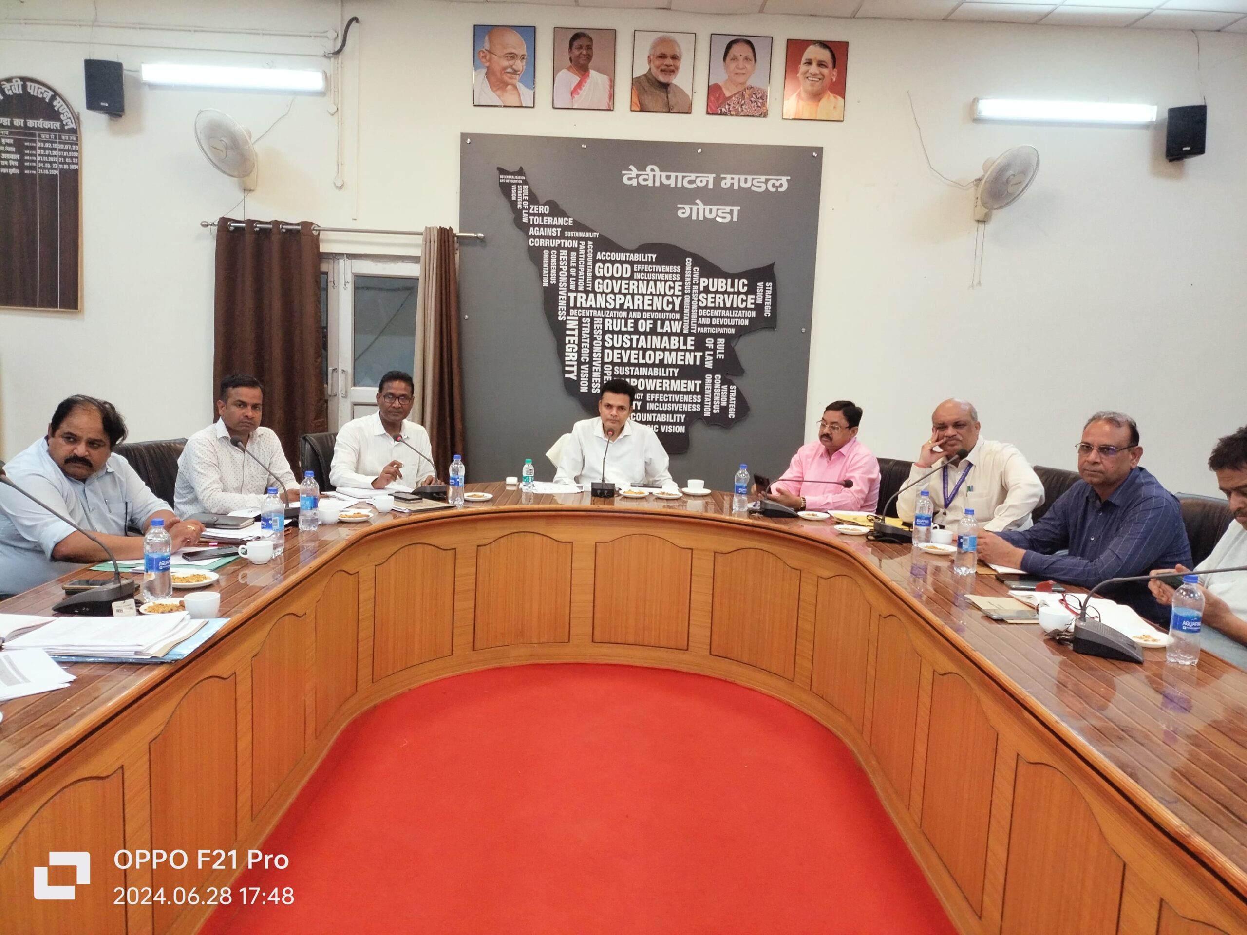 *सभी जनपद गुणवत्तापूर्ण स्वास्थ्य सेवाएं उपलब्ध करायें – कमिश्नर*  *हेल्थ इंडेक्स में बेहतर स्थान प्राप्त करें सभी जनपद – कमिश्नर*  *मंडलायुक्त ने की स्वास्थ्य विभाग की मंडलीय समीक्षा*  *डॉक्टर समय से अस्पताल पहुंचे, मरीजों को दे बेहतर स्वास्थ्य सुविधा*