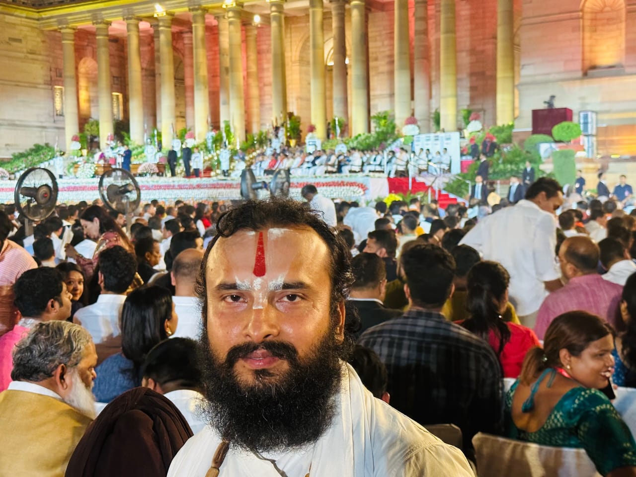 माेदी के शपथ ग्रहण समारोह में शामिल हुए महंत जयराम दास