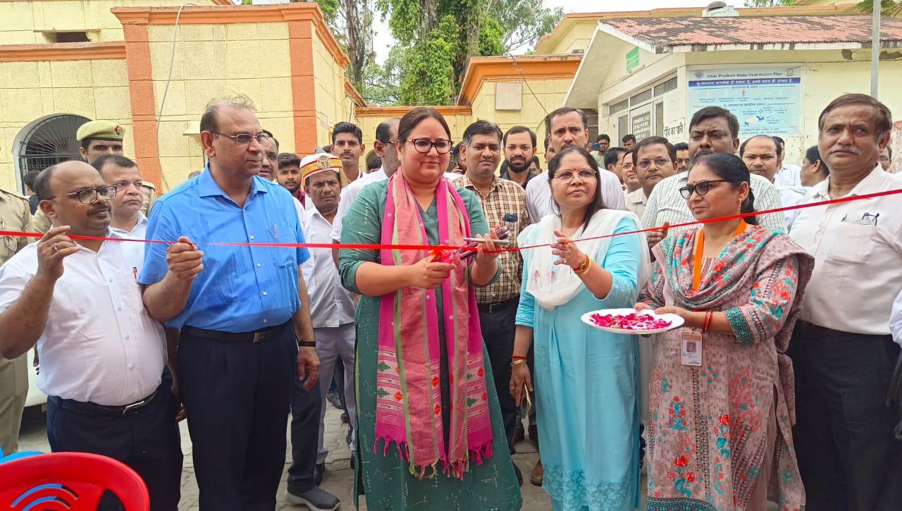 विटामिन ए सम्पूरण कार्यक्रम का जिलाधिकारी ने किया शुभारंभ