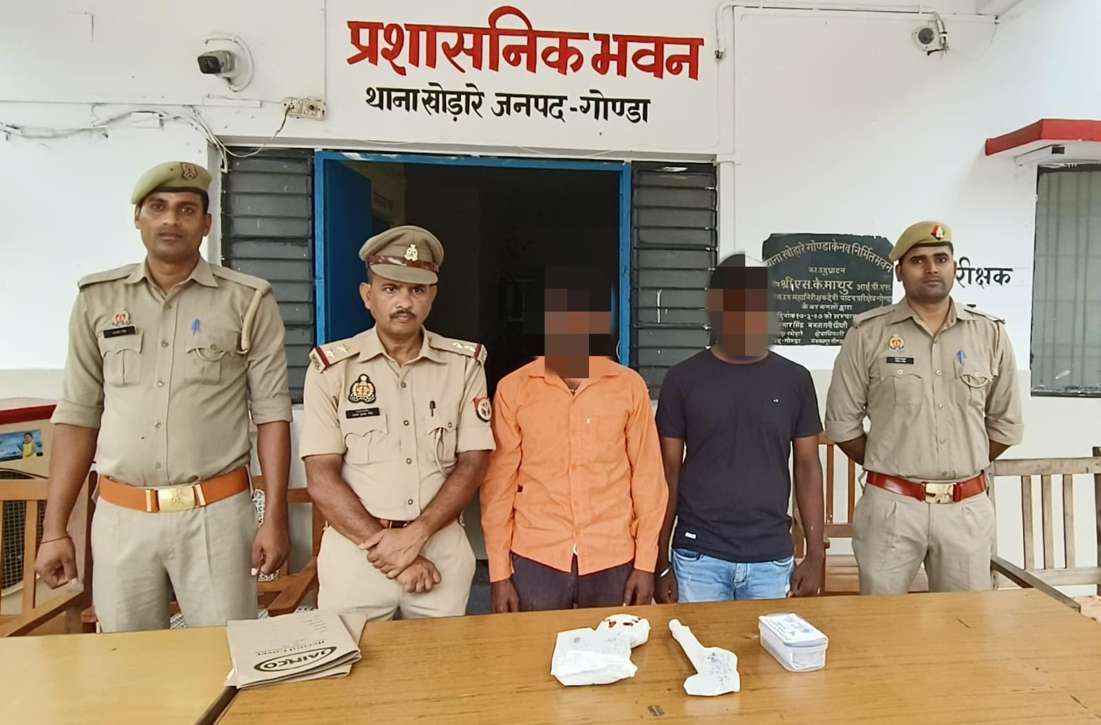 चोरी करने के मामले में 02 शातिर चोर व 02 बाल अपचारी पुलिस हिरासत में