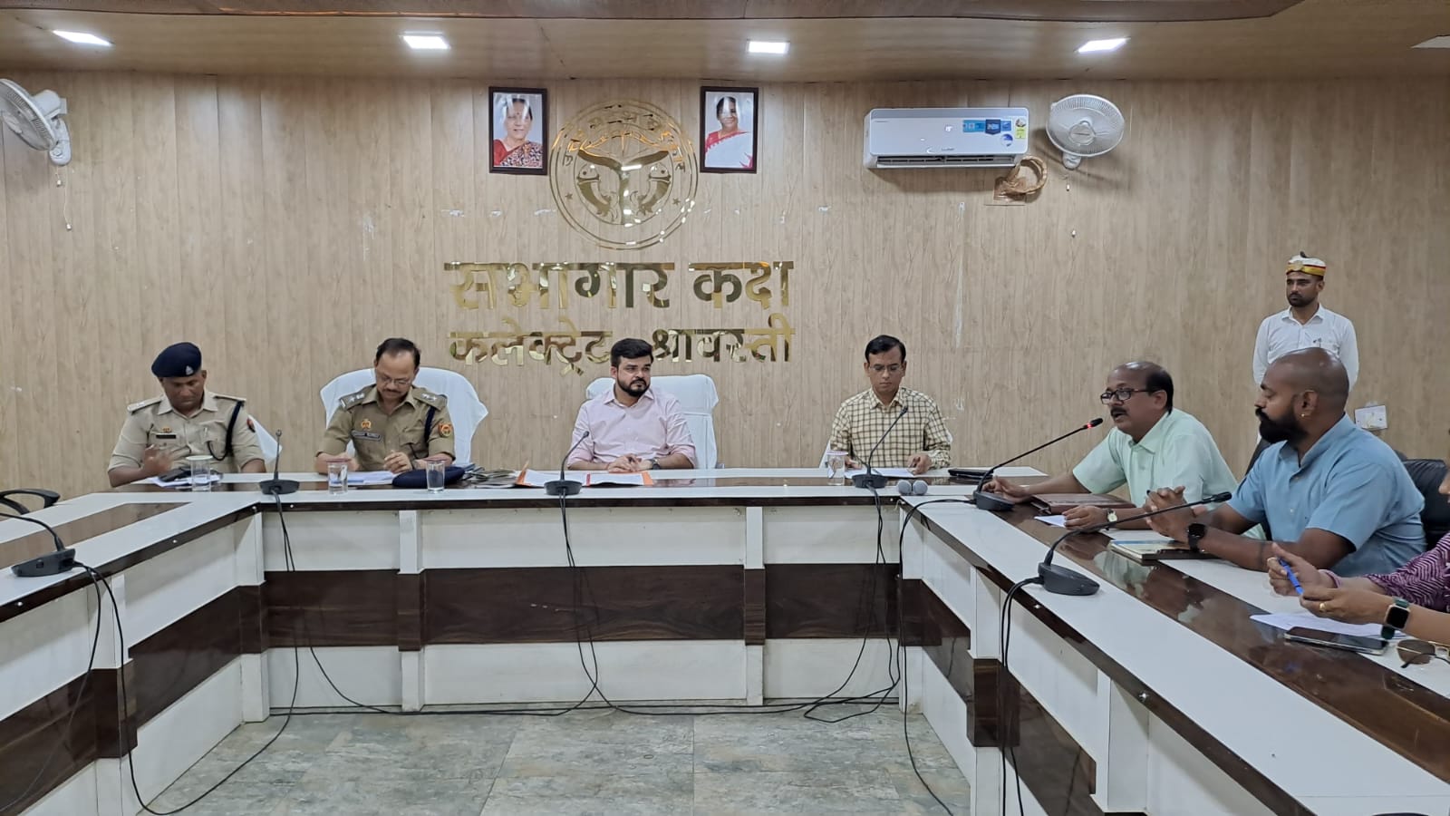 जिलाधिकारी की अध्यक्षता में रानी लक्ष्मीबाई आत्मरक्षा प्रशिक्षण के संबंध में बैठक सम्पन्न