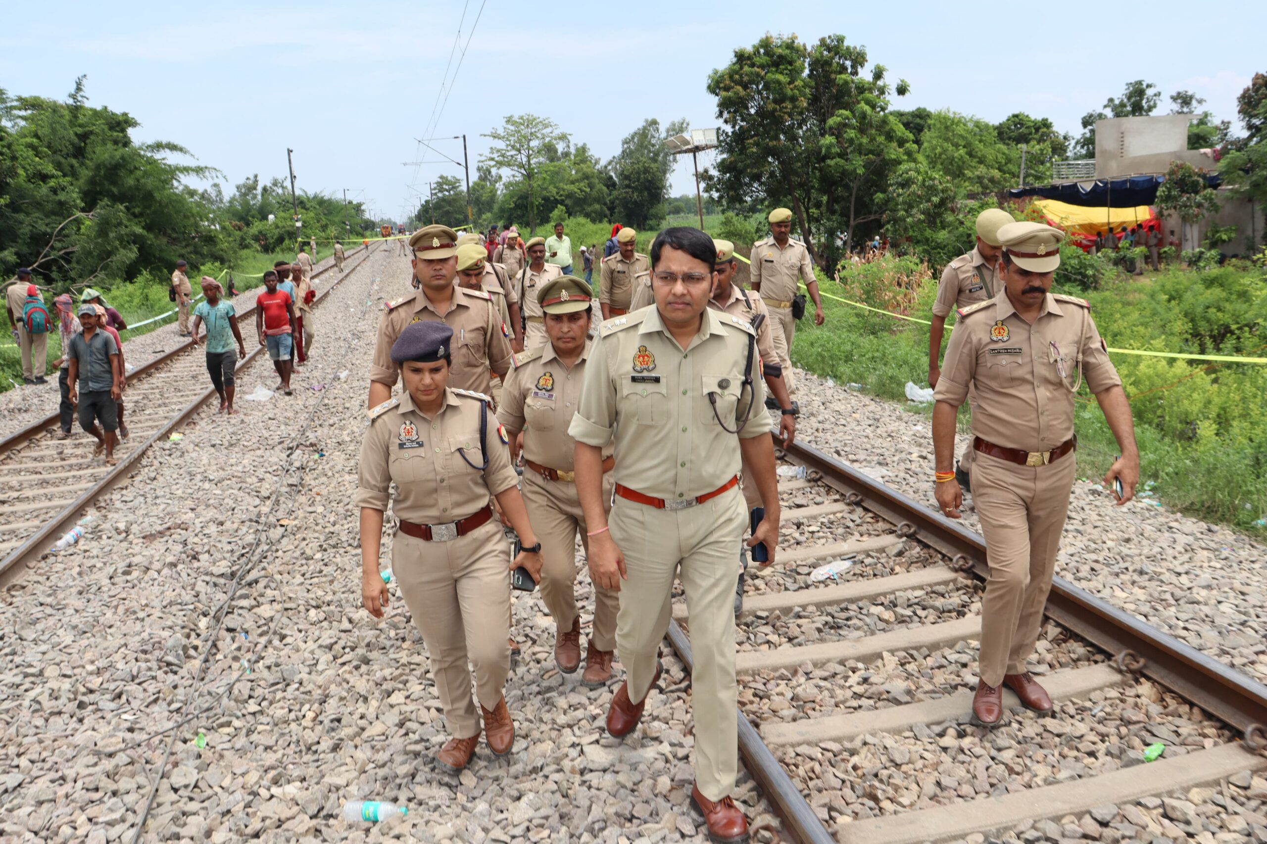 रेल दुर्घटना स्थल पर पुनः पहुंचे एसपी विनीत जायसवाल