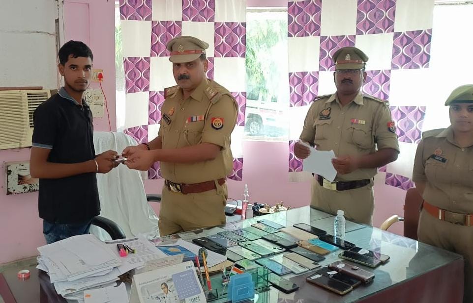देहात पुलिस ने गुम हुई 51 मोबाइल को सर्विलांस सेल की मदद से की बरामद