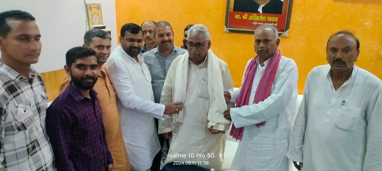पूर्व विधायक के नेतृत्व में सपाइयों ने नेता विपक्ष का किया स्वागत