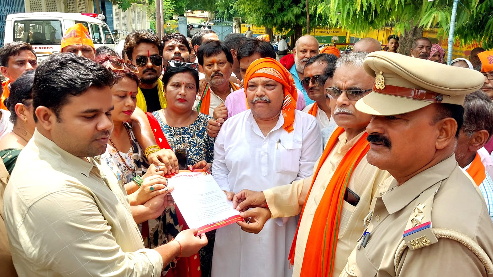 बांग्लादेश में हुए हिंदुओं पर अत्याचार के संबंध में राष्ट्रपति को ज्ञापन सौंपा गया
