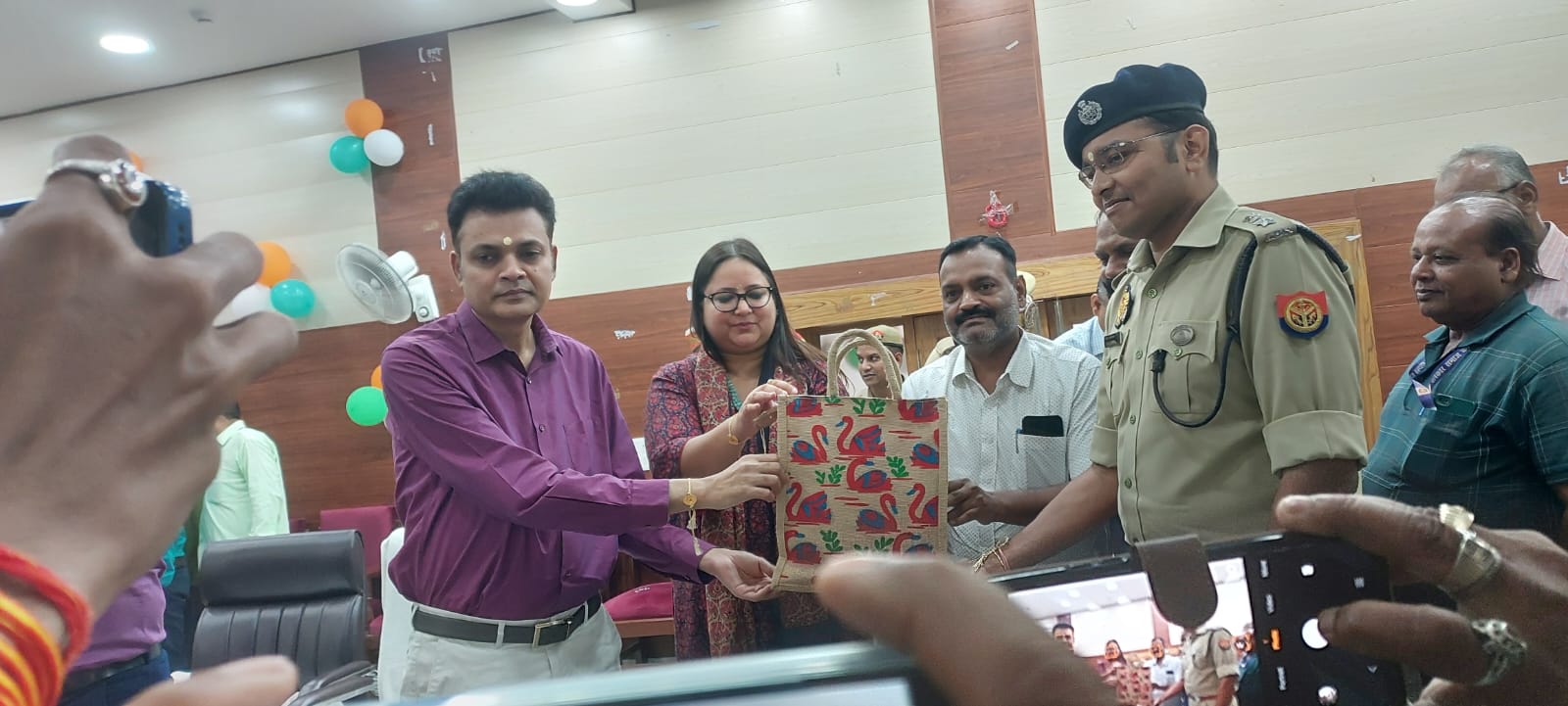 मीडिया व यातायात सुरक्षा में लगे जवानों को बांटा गया आरोग्य किट