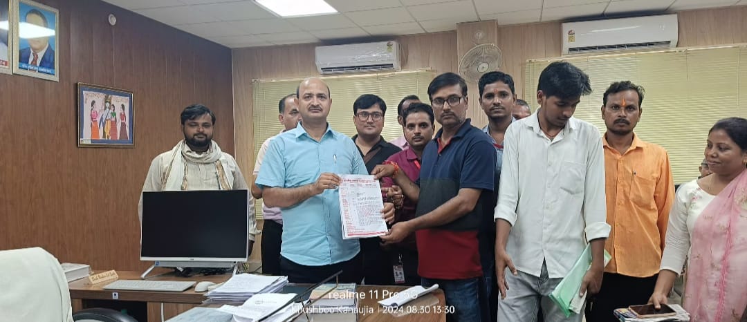 ग्रामीण पत्रकार एसोसिएशन के पदाधिकारियों ने 8 सूत्रीय माँग पत्र सौंपा