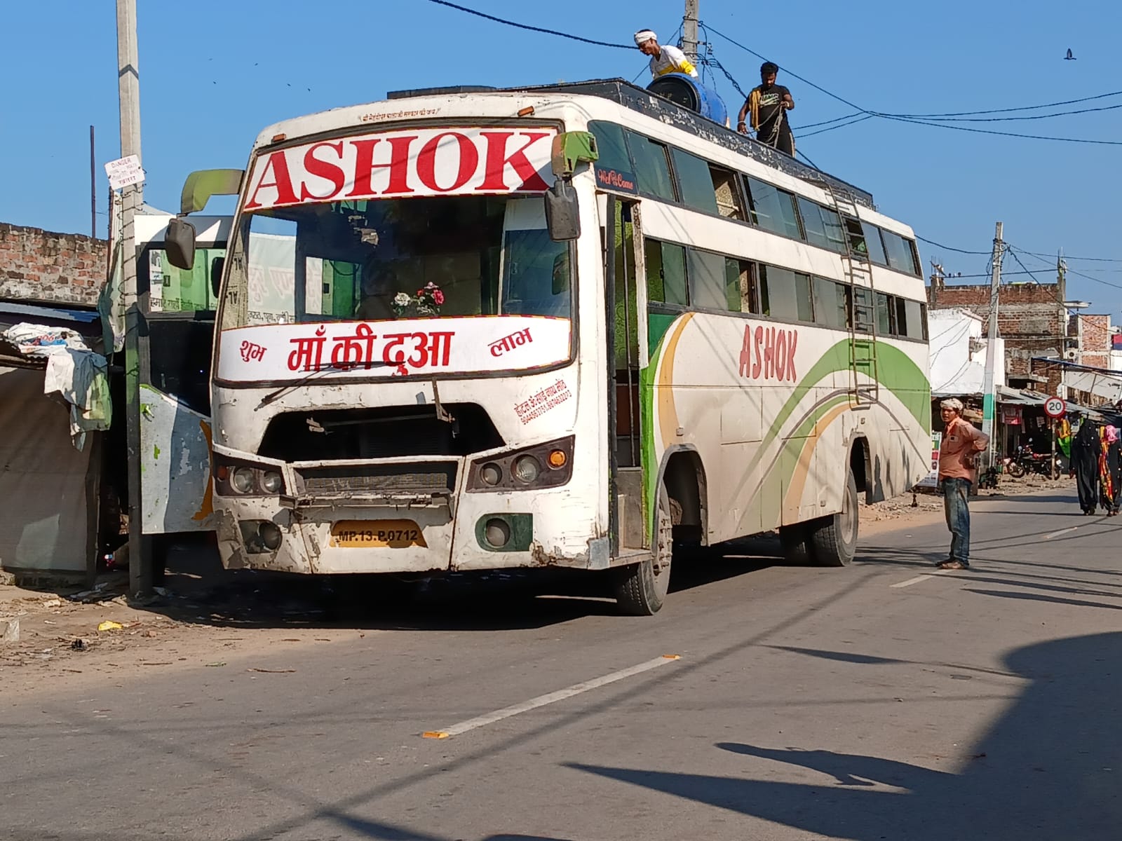 बिना परमिट चल रही श्रावस्ती से दिल्ली मुंबई के लिए सैकड़ों बस, फिटनेस भी राम भरोसे