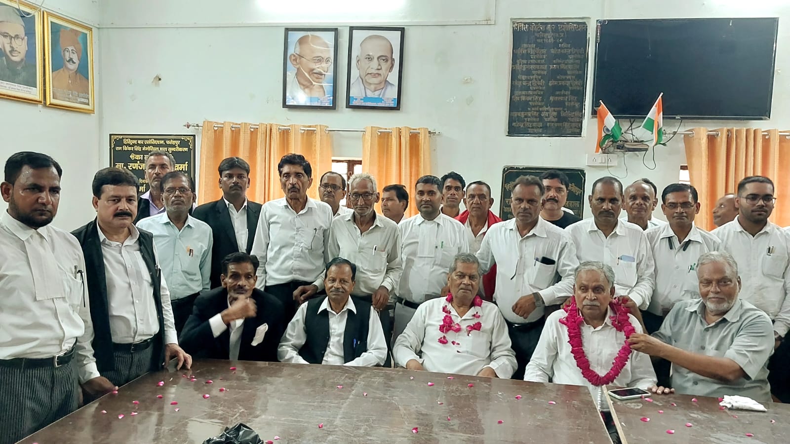 अधिवक्ताओं की बैठक संपन्न