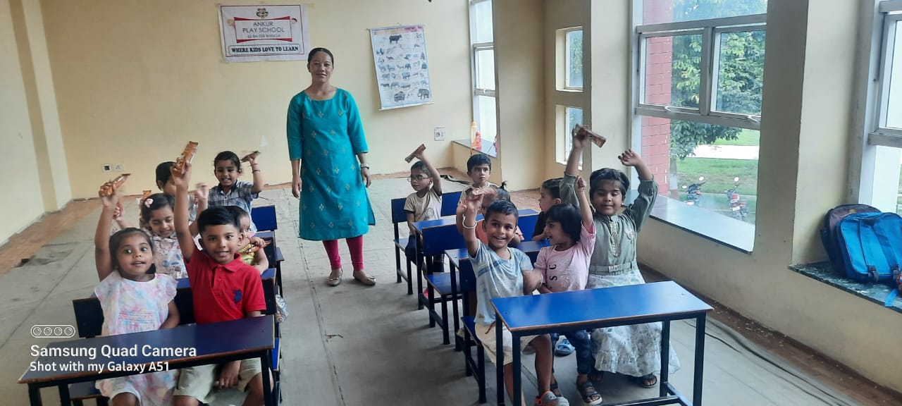 भिनगा के अंकुर प्ले स्कूल में बच्चों ने मनाया शिक्षक दिवस