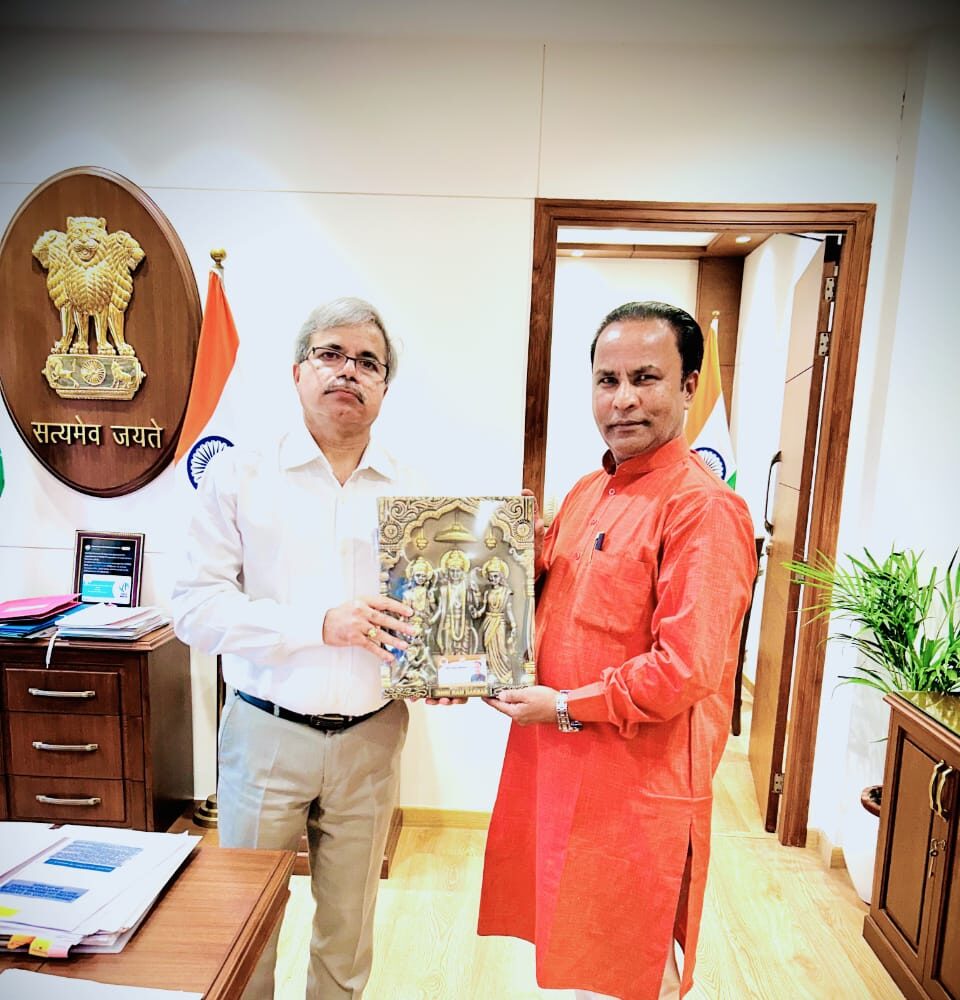 नवागत रेलवे बोर्ड चेयरमैन से मिले जेडआरयूसीसी मेंबर पंकज श्रीवास्तव