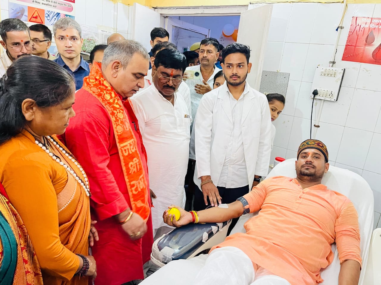 प्रधानमंत्री के जन्म दिवस पर किया गया रक्तदान
