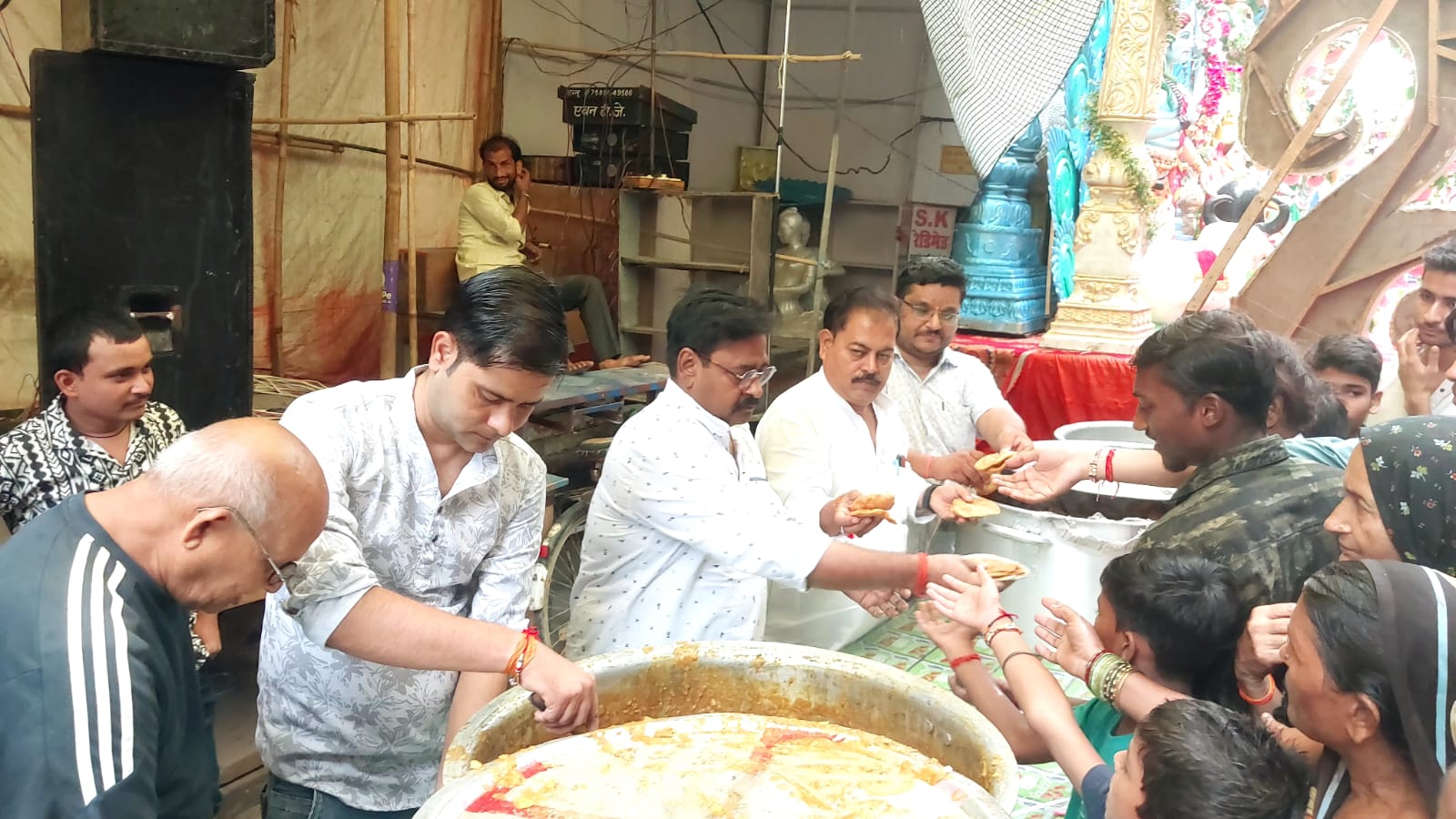बुढ़वा मंगल पर हुआ विशाल भंडारा