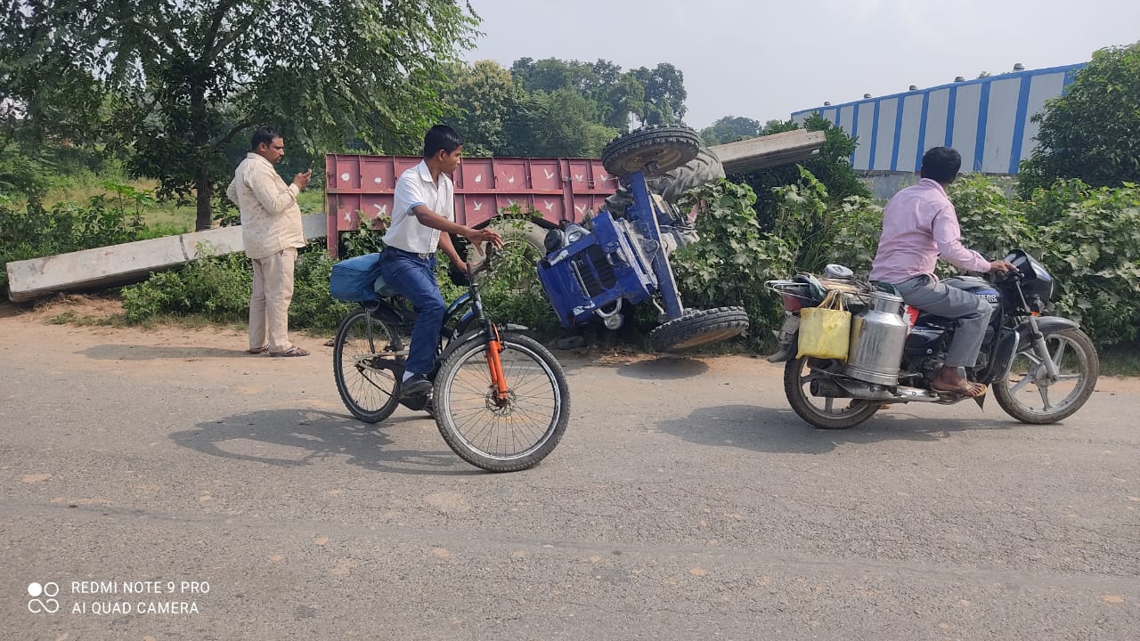 ट्रैक्टर ट्राली पलटने से एक की मौत