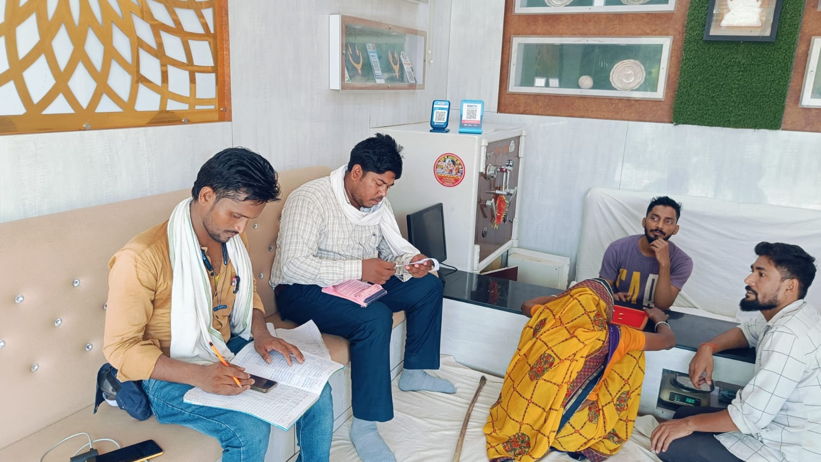 विशेष शिविर में 55,000 की वसूली, दर्जनों बकायेदारों के कनेक्शन काटे