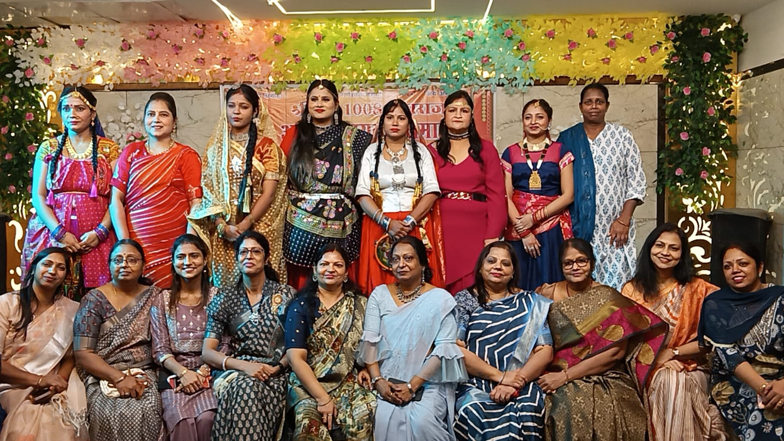 एकल नृत्य प्रतियोगिता में महिलाओं ने खूब गिरायें झूमके