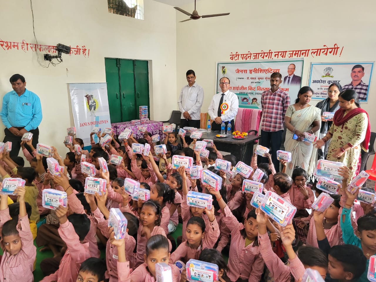 जैनस इनीशिएटिव्स द्वारा 130 बच्चों को हाईजीन किट वितरित की गई