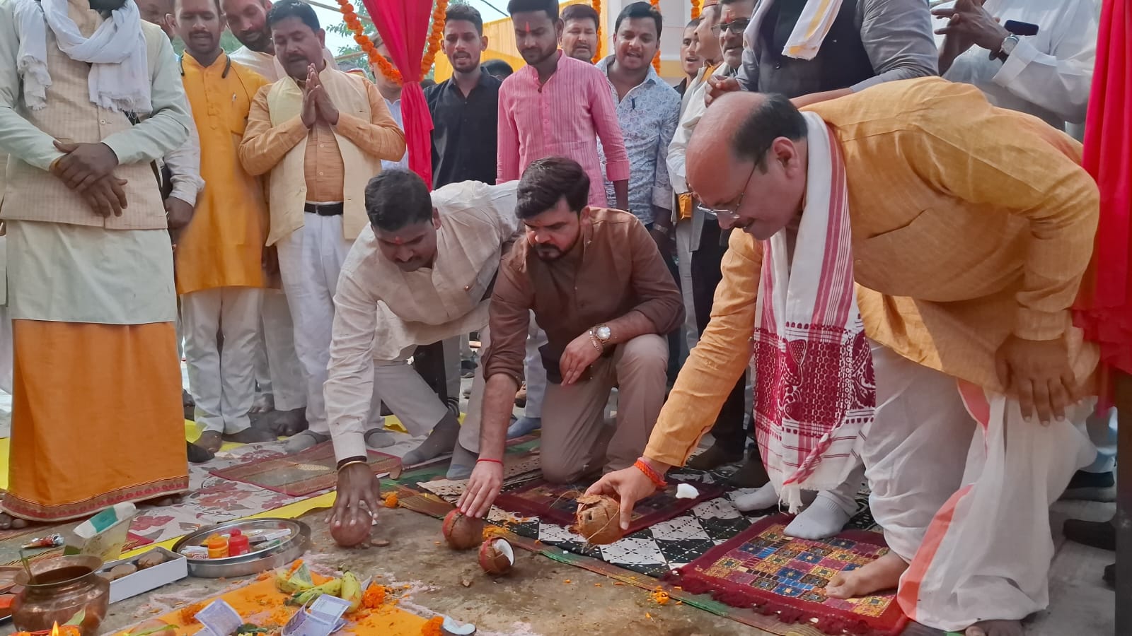 डीएम ने भिनगा स्थित केशव द्वार का किया लोकार्पण
