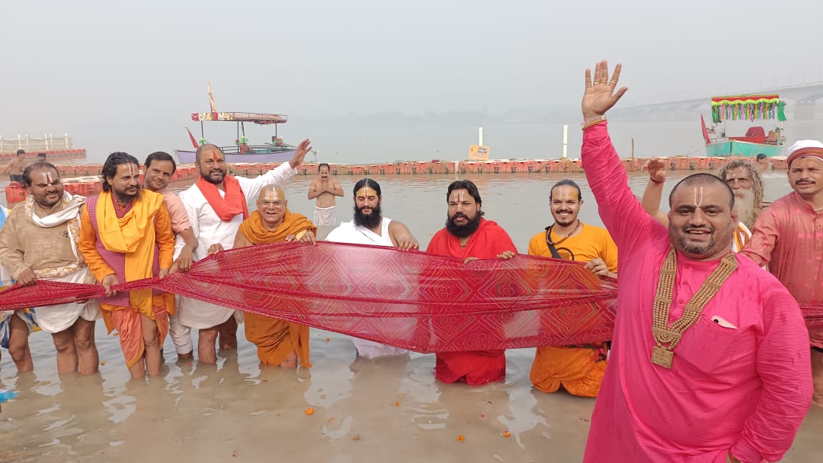 सरयू को समर्पित हुई 151 मीटर की चुनरी