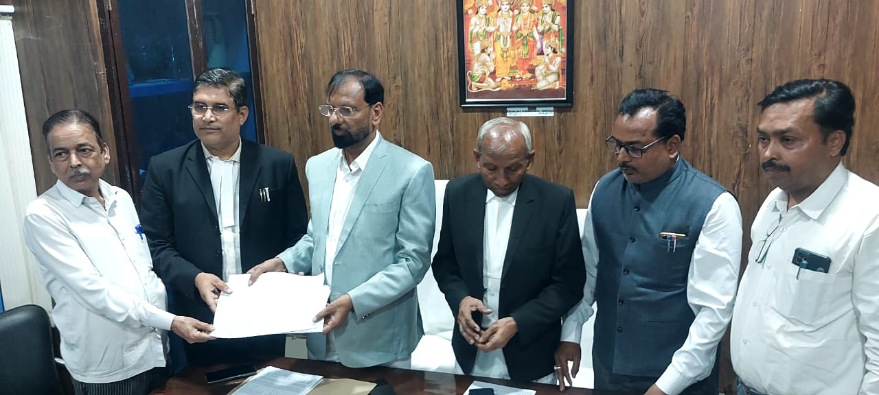 चुनाव अधिकारी नामित