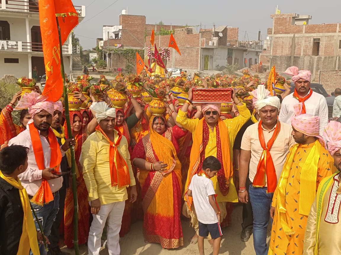 101 महिलाओं ने निकाली कलश यात्रा
