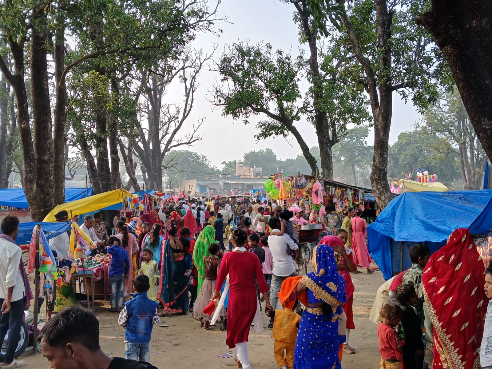 कार्तिक पूर्णिमा पर स्नान और मेले का उत्साह