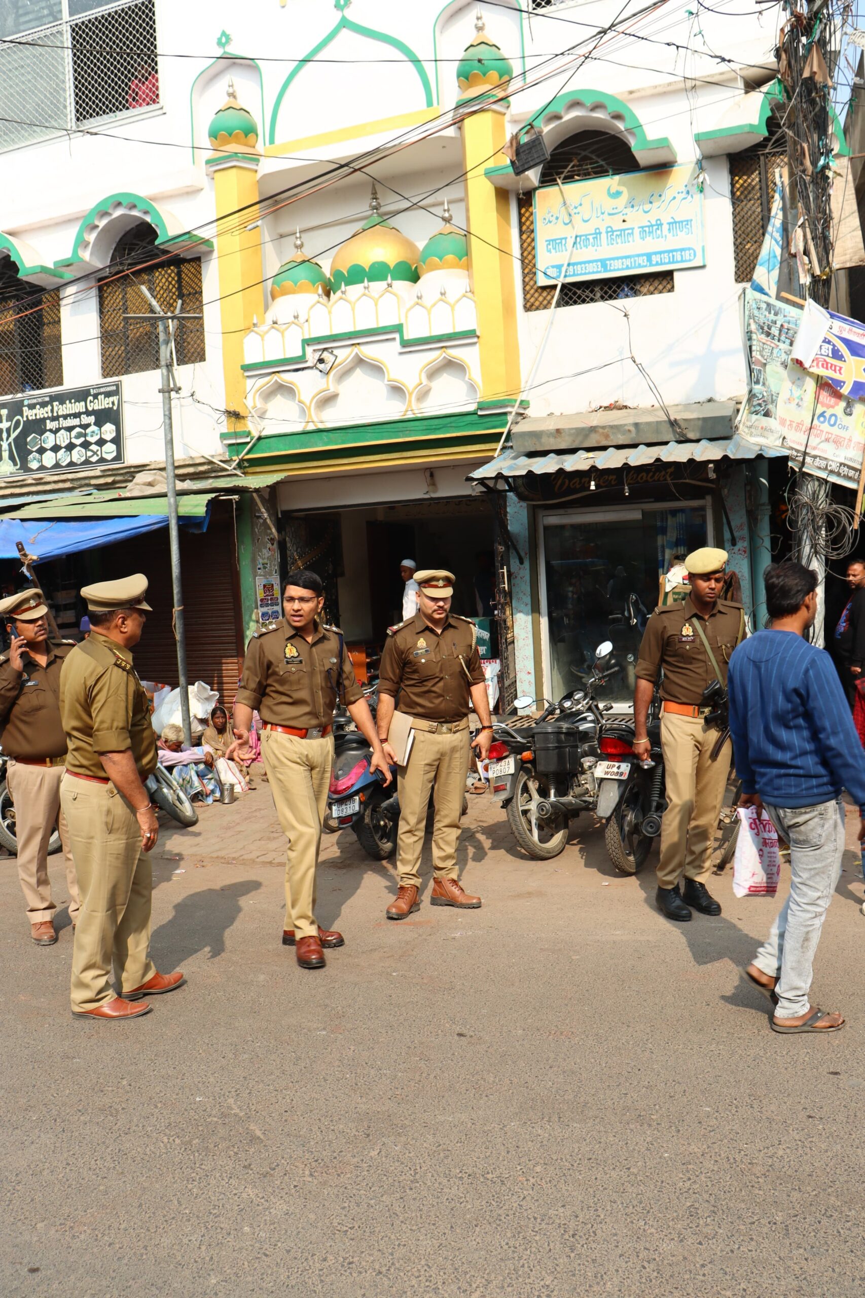 एसपी के नेतृत्व में जुमा की नमाज सकुशल संपन्न