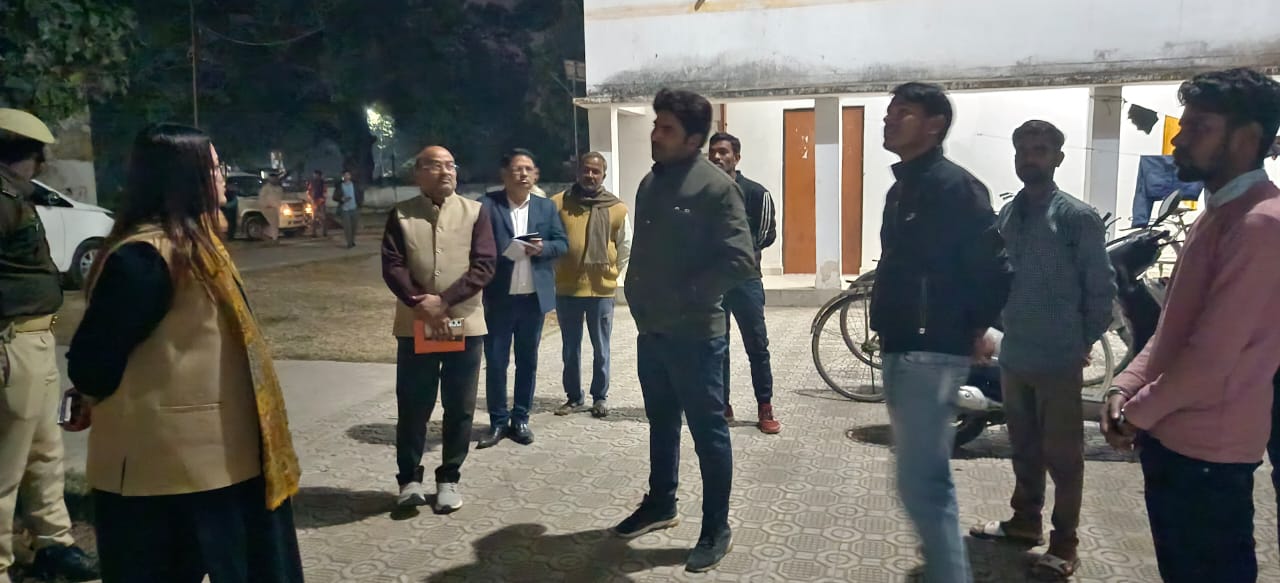 अनुसूचित जाति राजकीय छात्रावास की डीएम ने की औचक निरीक्षण