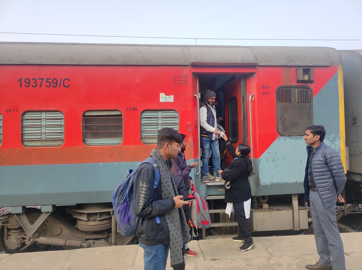 मजिस्ट्रेट चेकिंग के दौरान 93 यात्री बिना टिकट के पाए गए
