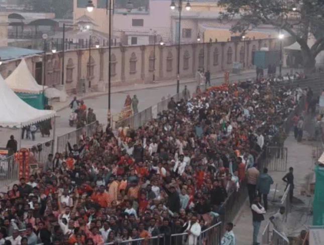अयोध्या वीकएंड पर रही हाउस फुल