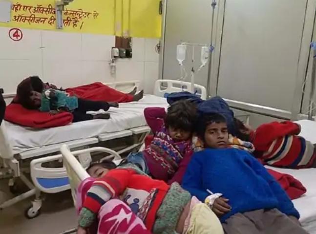 जंगली फल खाने से 12 बीमारः जिला चिकित्सालय में चल रहा है इलाज, हालत सामान्य