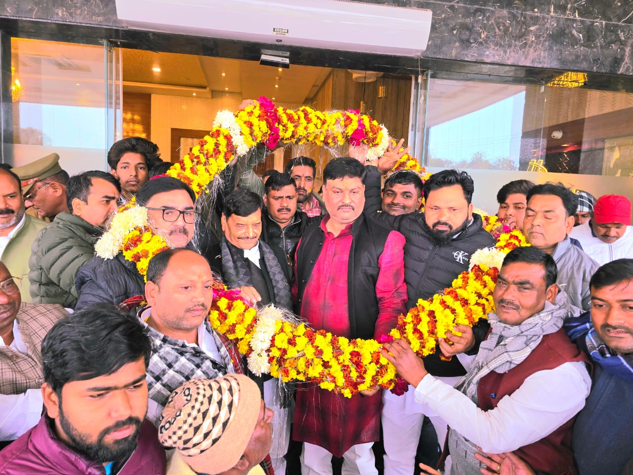 सपा के राष्ट्रीय महासचिव शिवपाल यादव का किया जोरदार स्वागत-पूर्व मंत्री तेज नारायण पांडे